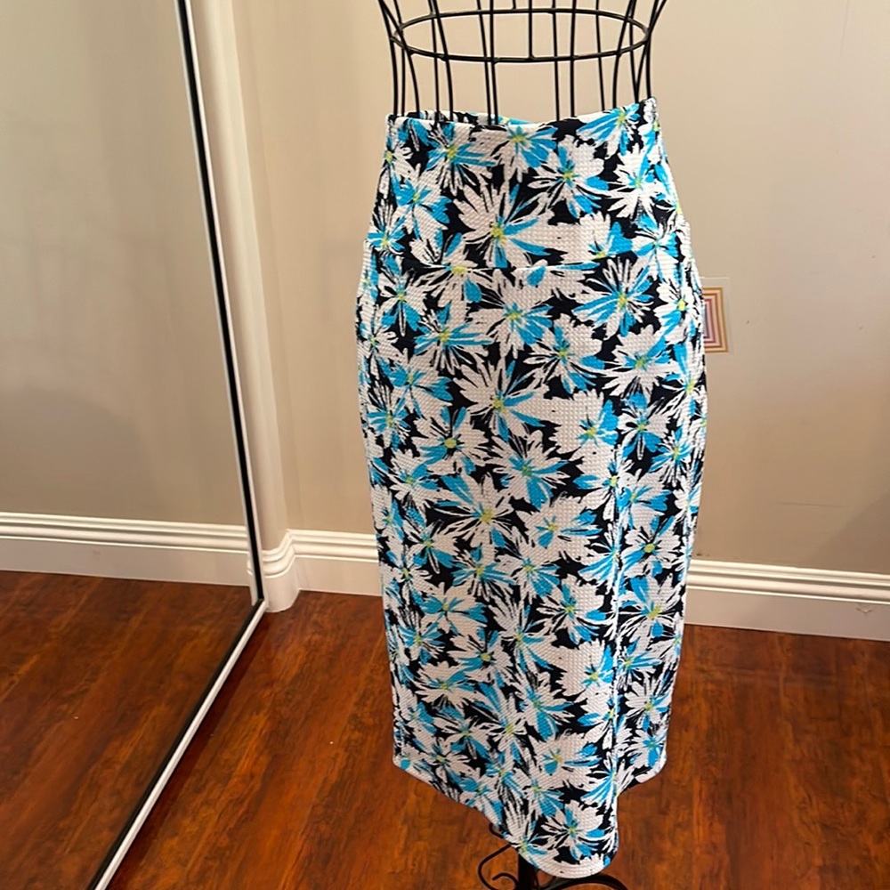 Lularoe Cassie pencil skirt size Large. New with tags.